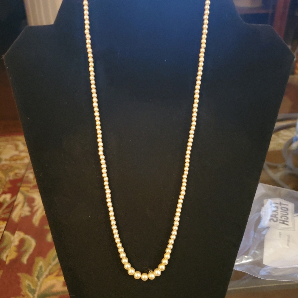 Pretty Faux Pearl Necklace
